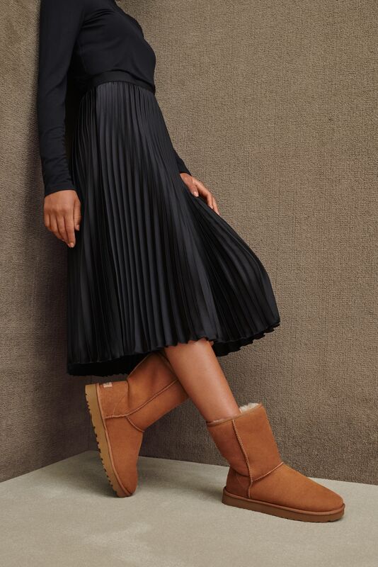 SMALL-AW20-W-CLASSIC-SHORT-II-1016223-CHE-OMC-V_1.jpg SMALL-AW20-W-CLASSIC-SHORT-II-1016223-CHE-OMC-V_1.jpg